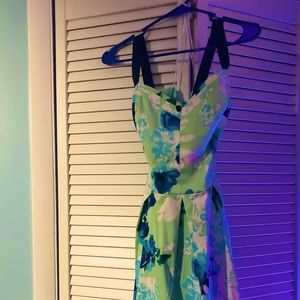 Cute spring Sunday brunch dress! EUC